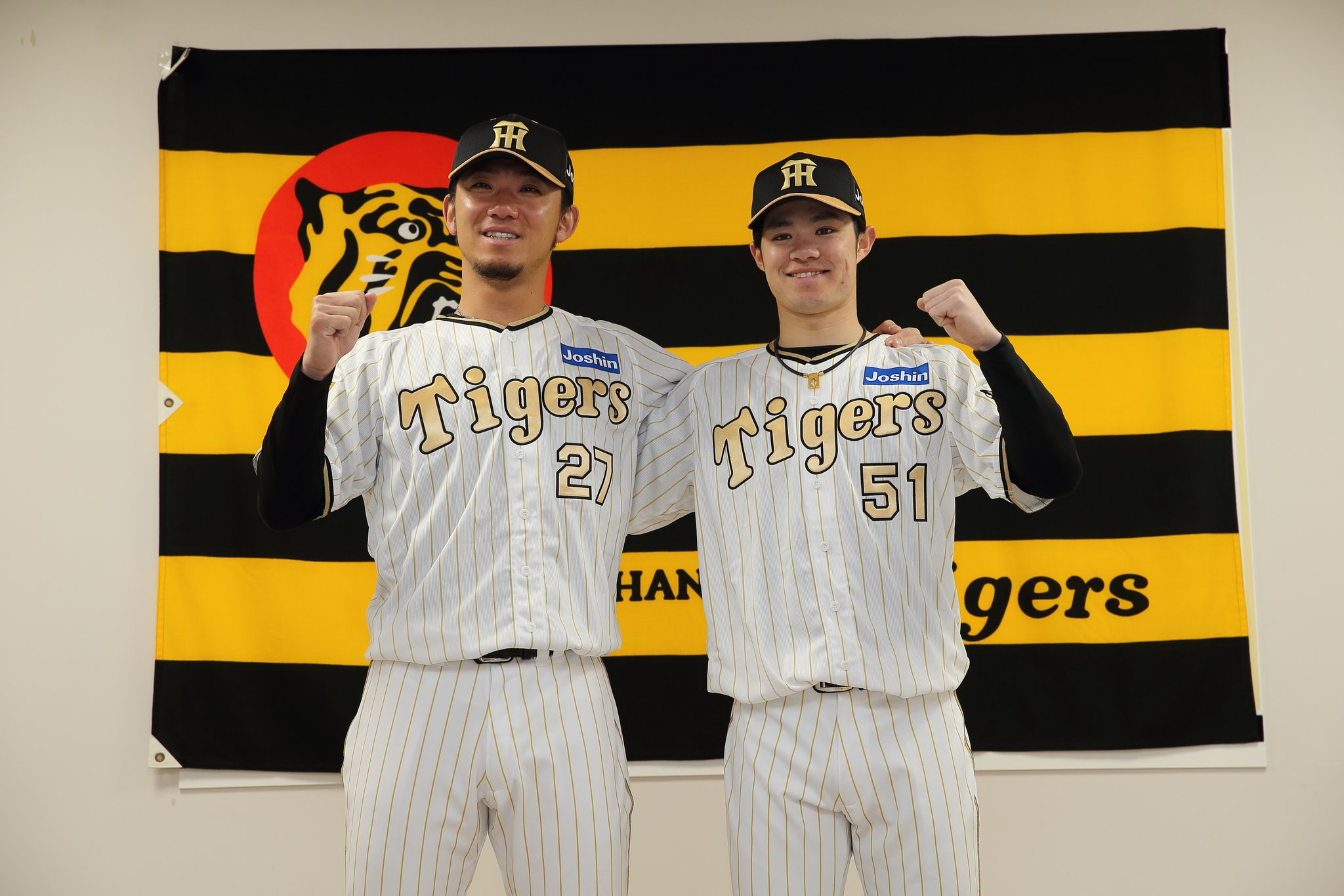 阪神タイガース 佐藤輝明 キャンプ限定ユニフォーム 2枚セット 宜野座