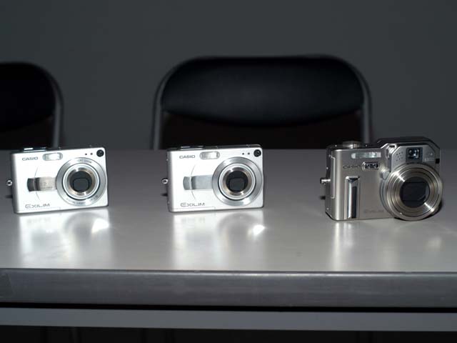 カシオ、EXILIMにバッテリ長持ちの新機種