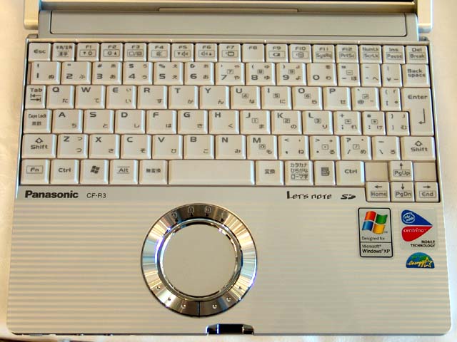 松下、9時間駆動でさらに小型化した「Let'snote R3」