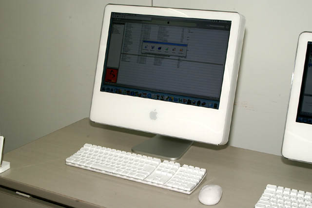 アップル、iMac G5を国内で初公開
