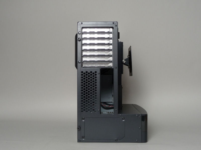 液晶一体型PCを自作できるケース3R SYSTEM「Ldorado」フォトレビュー