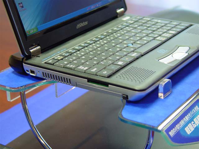 ビクター、Windows XPを採用したA5サイズミニノート