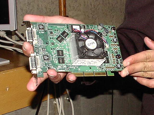 Matrox、世界初512bit GPU「Parhelia-512」を発表