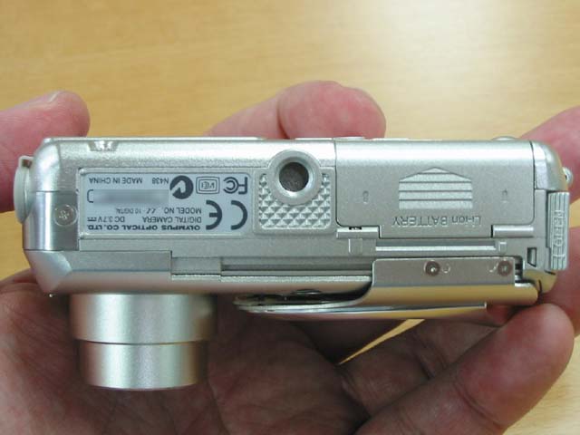 オリンパス、生活防水のコンパクトデジカメ「μ-10 DIGITAL」