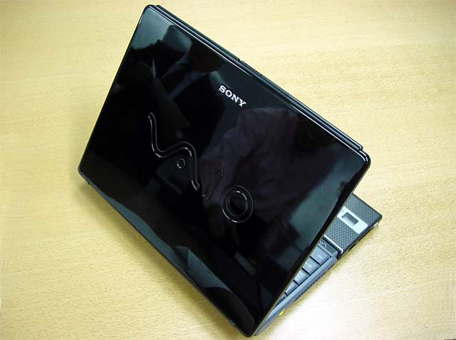 ソニー、直販専用の「VAIO SR9」ブラック光沢モデル