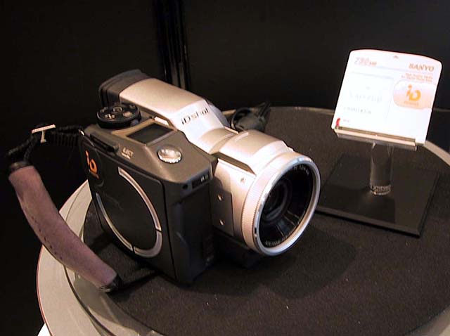 三洋、730MB 光ディスク「iDPHOTO」搭載のデジタルカメラ