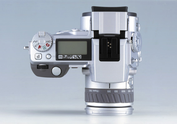 ミノルタ、524万画素7倍ズーム機をはじめデジカメ4機種を一斉に投入