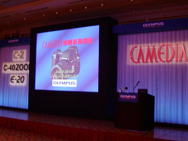 オリンパス、タブレット型の400万画素機「C-40ZOOM」など