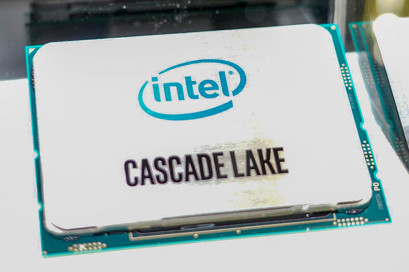 XEON Platinum 8160 2基/512GB SSD + 2TB HD 第 2 世代インテル® Xeon