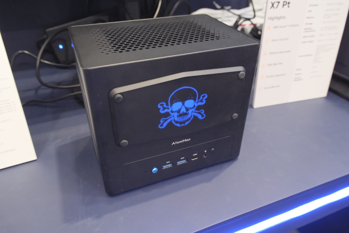 MINISFORUMから水冷仕様のRyzen搭載ミニPC。スリム型ゲーミングPCの