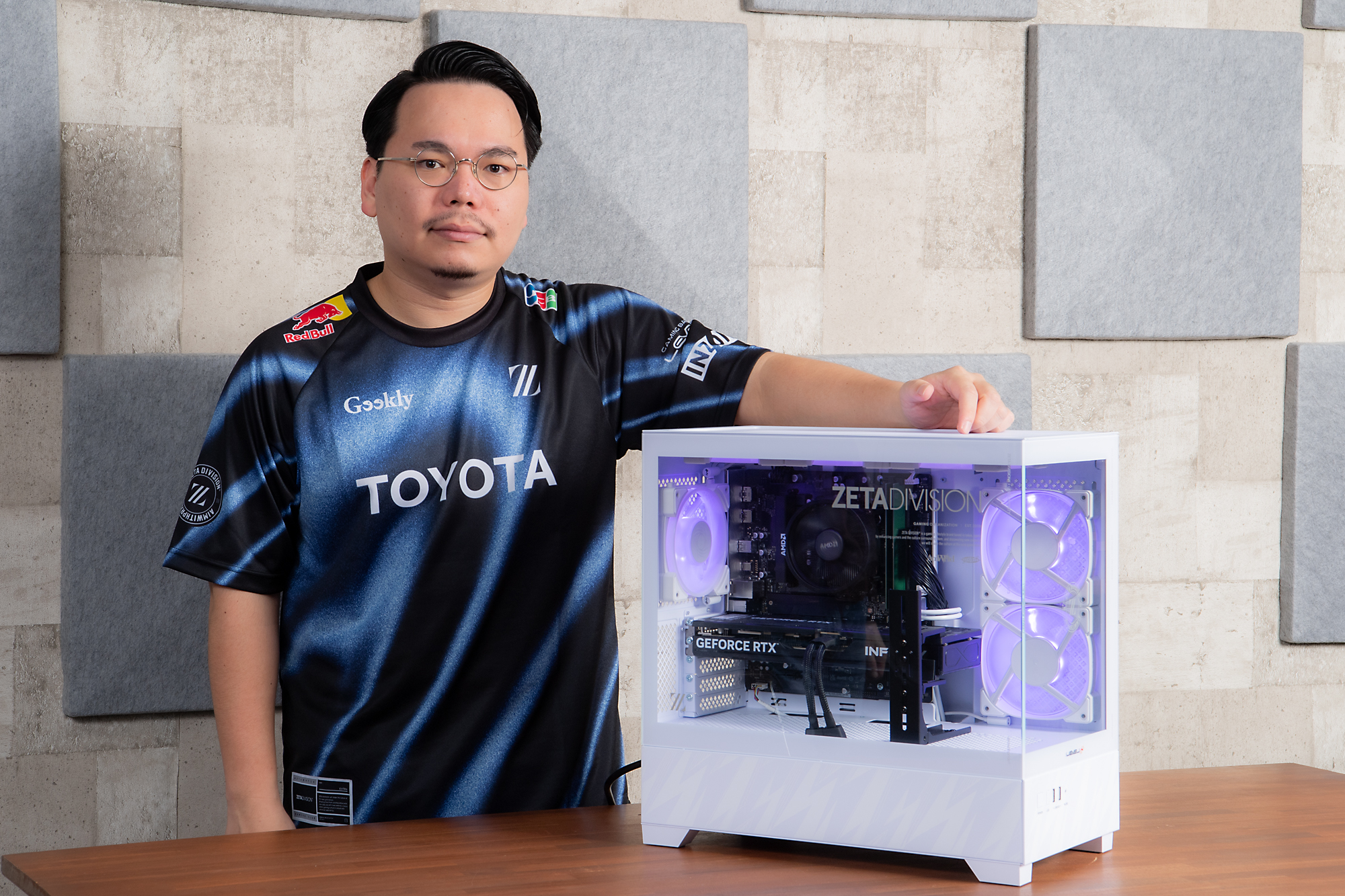 FPSの名将XQQ氏は480/360/240/120/60Hzのリフレッシュレートを見極め