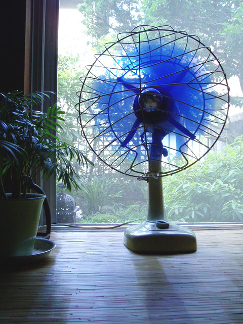 青い羽根のレトロな扇風機 : 青蓮亭日記