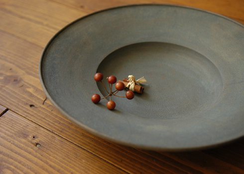 伊藤環さんの錆銀彩リム皿 : ももふくblog