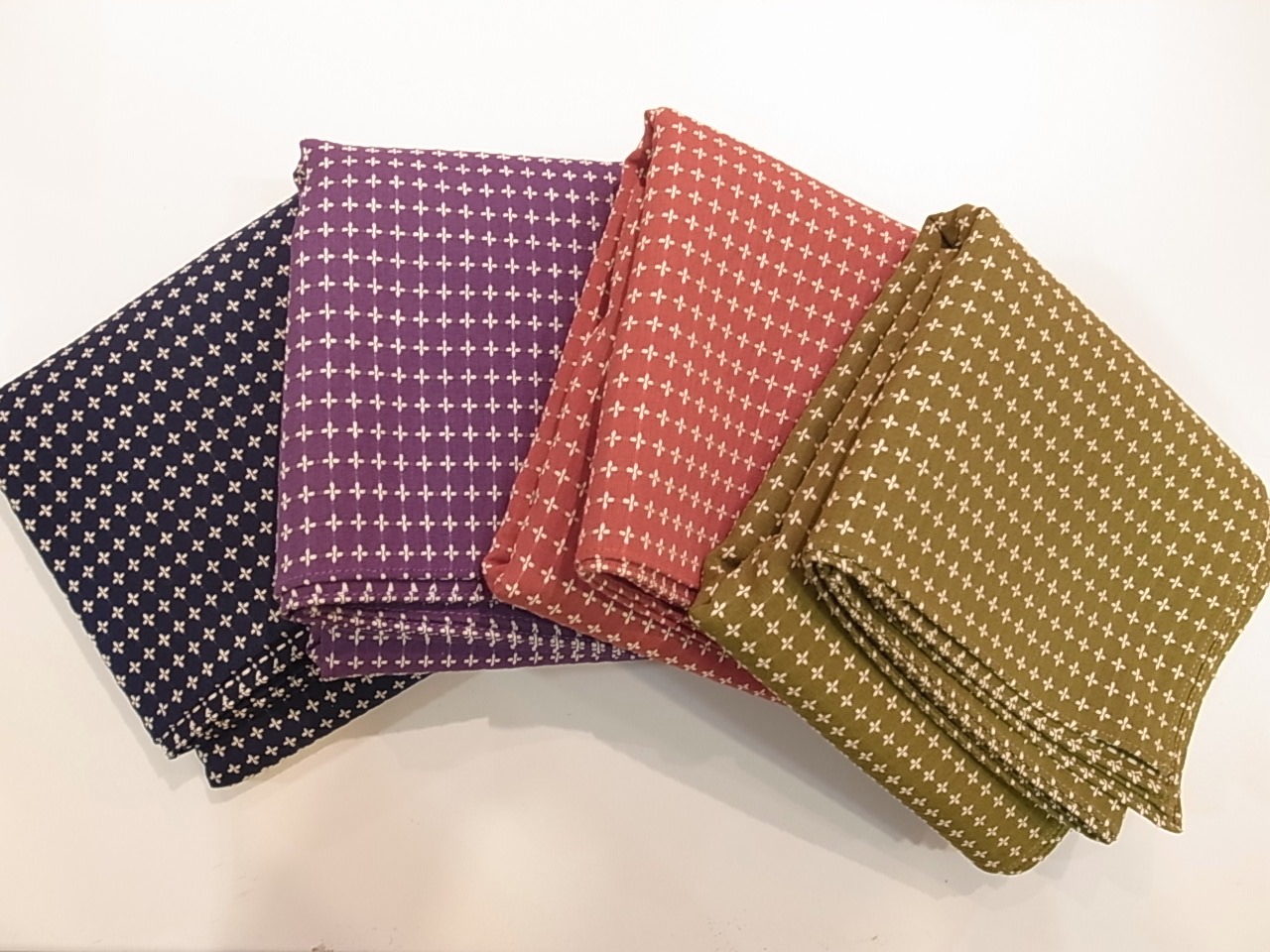 刺し子の風呂敷が再入荷いたしました！&大判風呂敷のおすすめの使い方