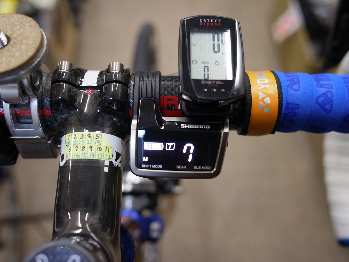 シマノXTR Di2システムインフォメーションディスプレイをロードバイク