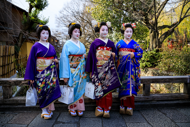 初寄りの帰り道（祇園甲部つる居・多麻のみなさん） : 花景色－K.W.C.