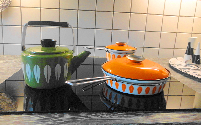 キャサリンホルムCathrineholm ロータス柄 ケトル オリーブ色 X 白