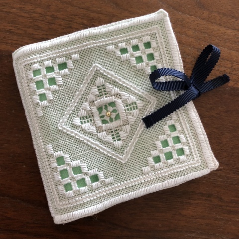 ハーダンガー刺繍のソーイングセット : きままに自由時間