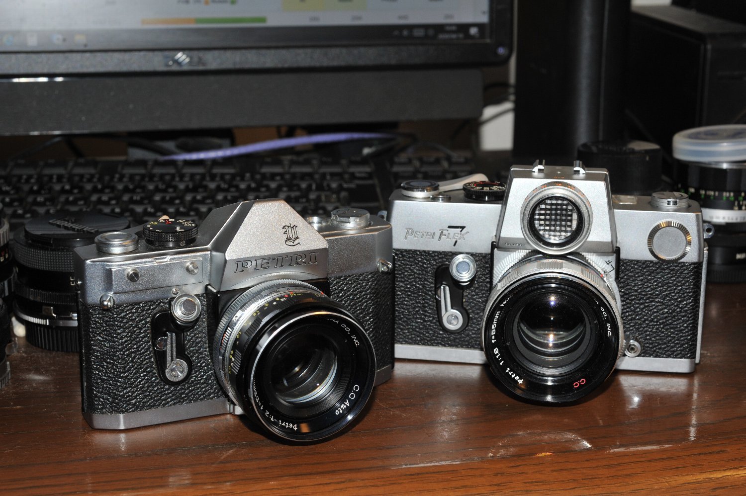 壊れた ペトリフレックス 7 と ペトリ V6 : nakajima akira's photobook