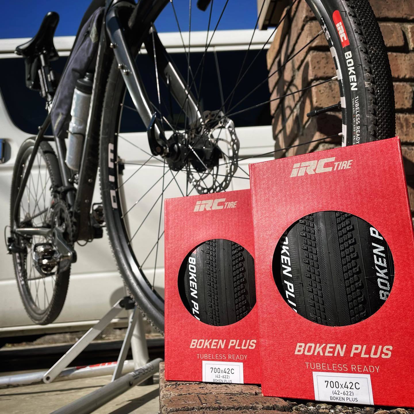 iRC TIREのBOKEN PLUS TUBELESS READY 700x42C : 酒は呑んでも飲まれるな