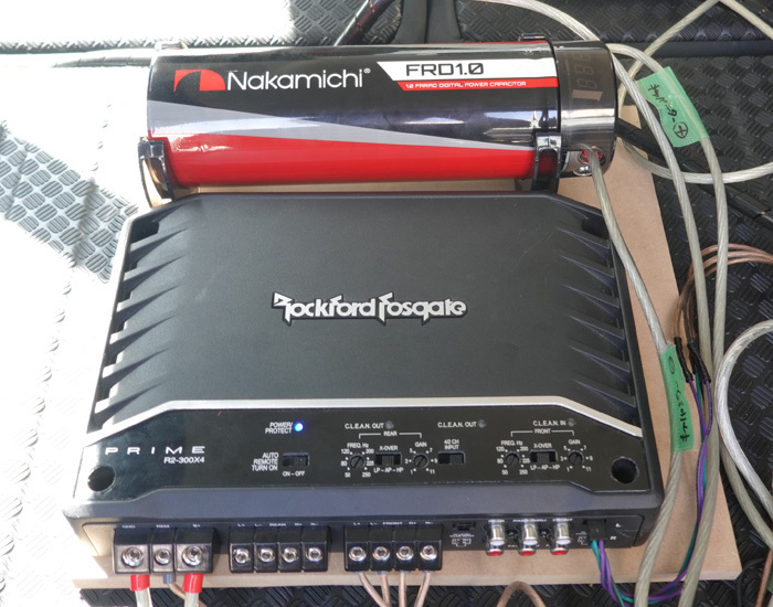 ディフェンダーのオーディオ配線やりなおしとキャパシター追加