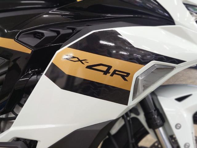 カワサキ Ninja ZX－4R SE 最新モデル パールロボティック