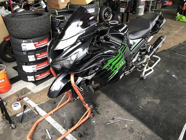 滋賀 カワサキ「ZX-14R］の持ち込みタイヤ交換｜グーネットピット