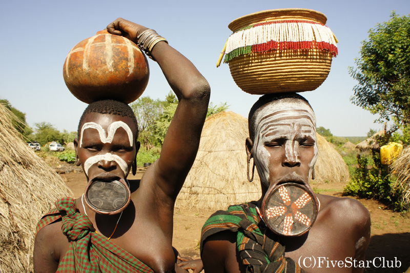 お皿を口にはめる超ユニーク・ムルシ族他☆地球の秘境に暮らす民族との