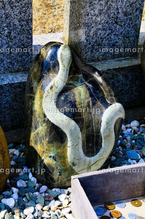 待ち受け画面にすると…金運向上♪ 宮城県・岩沼市『金蛇水神社』の蛇紋