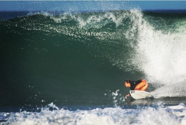 プロサーファー脇田紗良選手とのスポンサー契約を締結 | エース株式