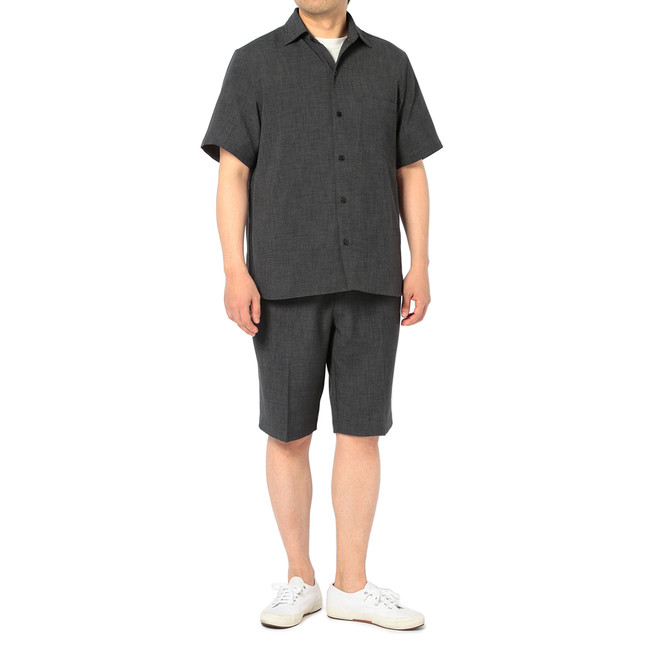 話題の「パジャマスーツ」に続く新提案同素材のシャツとパンツの