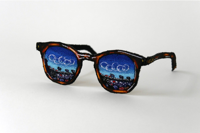 銀座 蔦屋書店】精巧なミシン刺繍で世相をポップに表現する