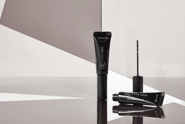 クリアでもない、ブラックでもない眉マスカラ「CLEAR BLACK MASCARA