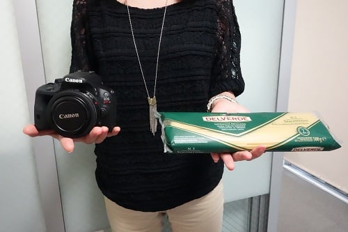 小さい！ 軽い！ 組み合わせてもわずか500グラムの『EOS Kiss X7