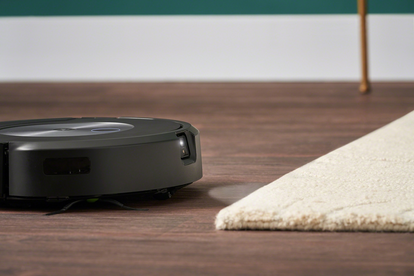 今度のルンバは変形するぞ！ 掃除機と水拭き機能の2 in 1モデル