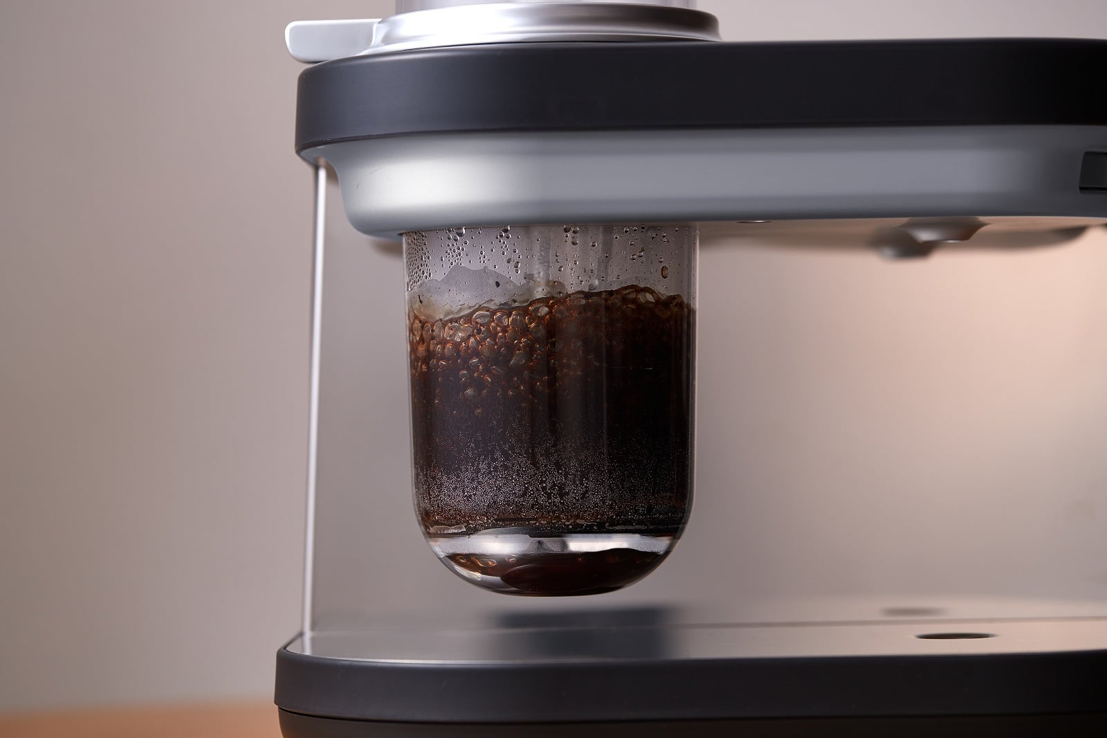 タイガー魔法瓶、自宅でサイフォン式コーヒーが味わえるカフェマシン