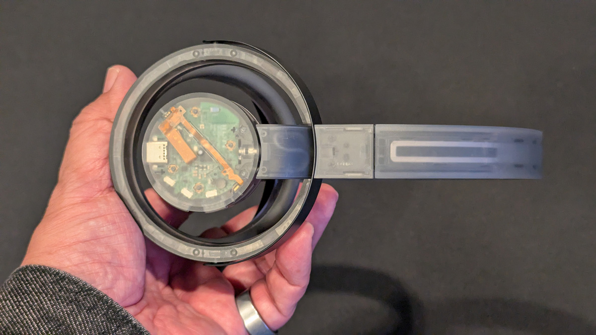 耳をふさがないオープンイヤー型ヘッドホン「nwm ONE」に新色