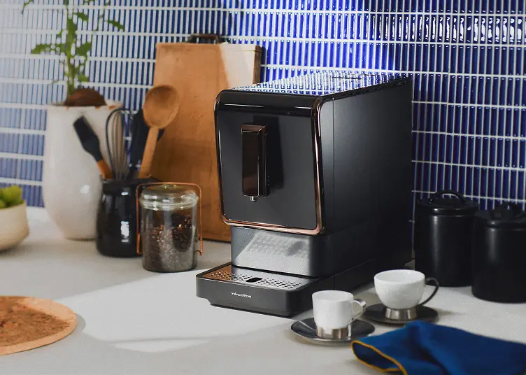 ワンタッチで、香り高いエスプレッソを。​レコルトの完全全自動