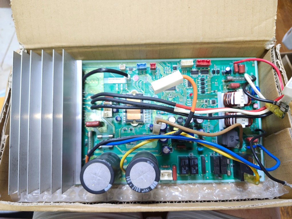 三菱電機（MITSUBISHI ELECTRIC） ME118 エアコン 部品 室外制御基板