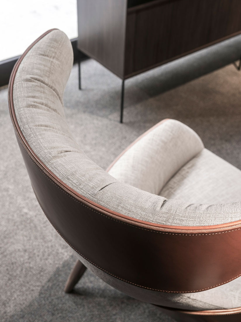 BEATRIX（ベアトリクス）｜Chairs｜High Back Easy Chairs｜Ritzwell