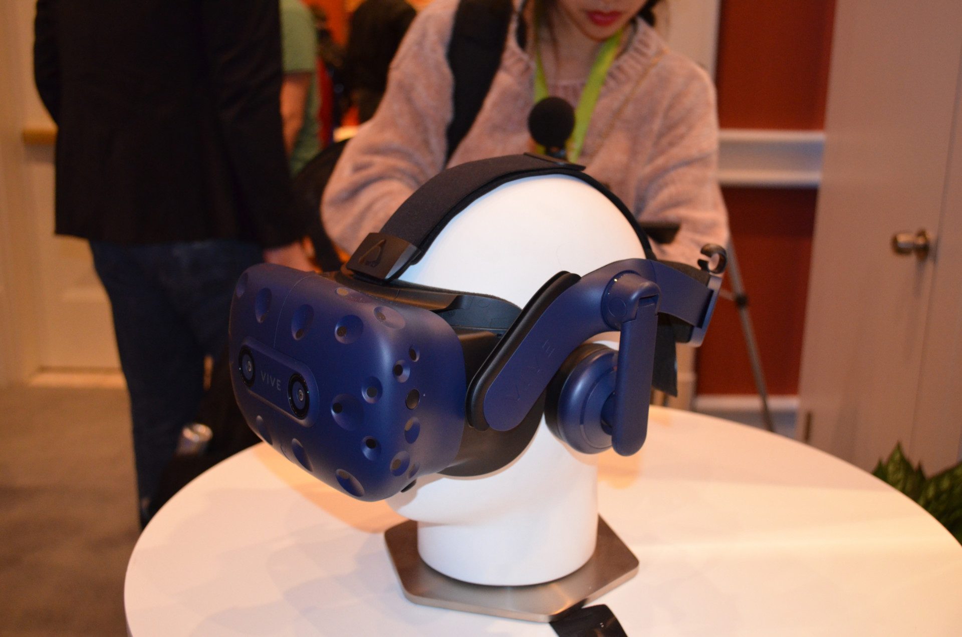 CES 2018: First Look: HTC Vive Pro - The New Vive on the Block