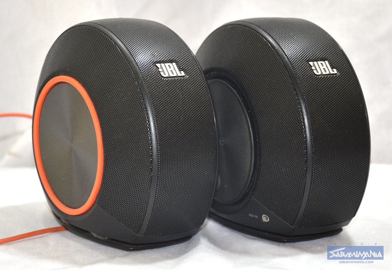 3.5mm ピンプラグ接続 の低価格PC用スピーカー 『CREATIVE PEBBLE 』と