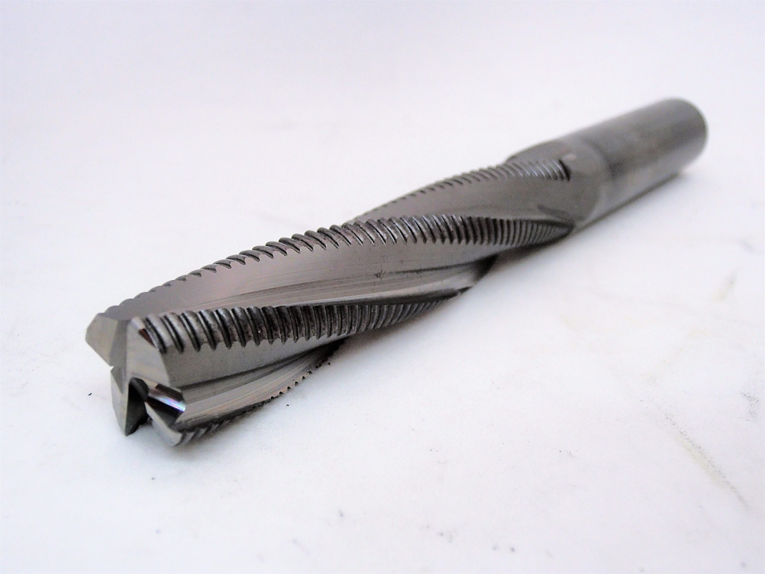 加工シーン別】エンドミルの2枚刃と4枚刃の使い分けについて解説