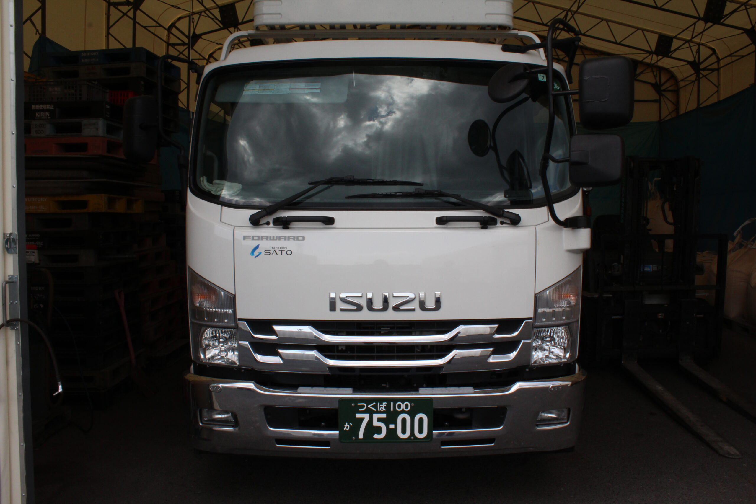8t平ボディ車 - サトー運輸 茨城県つくばみらい市の運送業 一般貨物