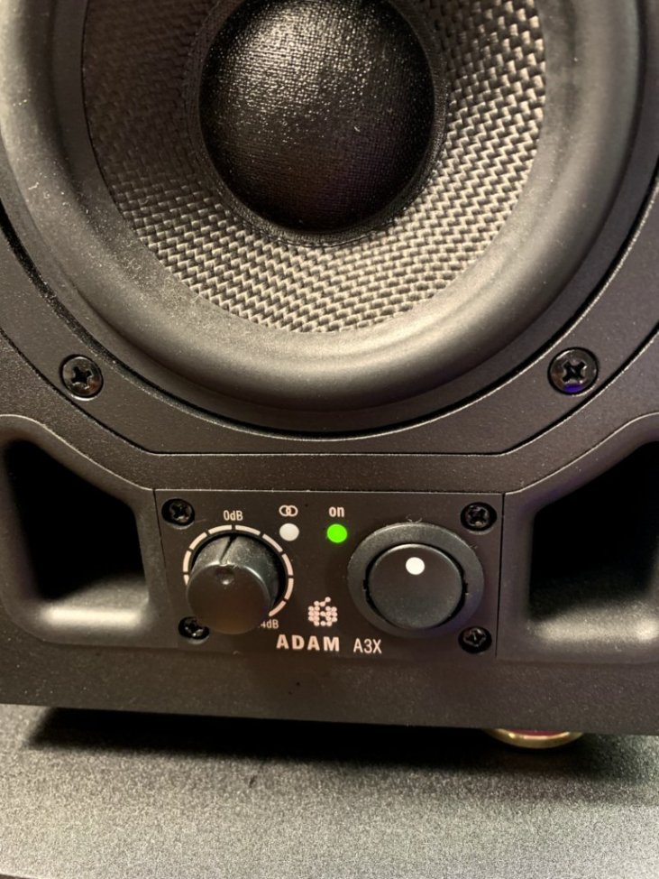 ADAM A3X レビュー 具現化された“最も小さなビッグ・サウンド