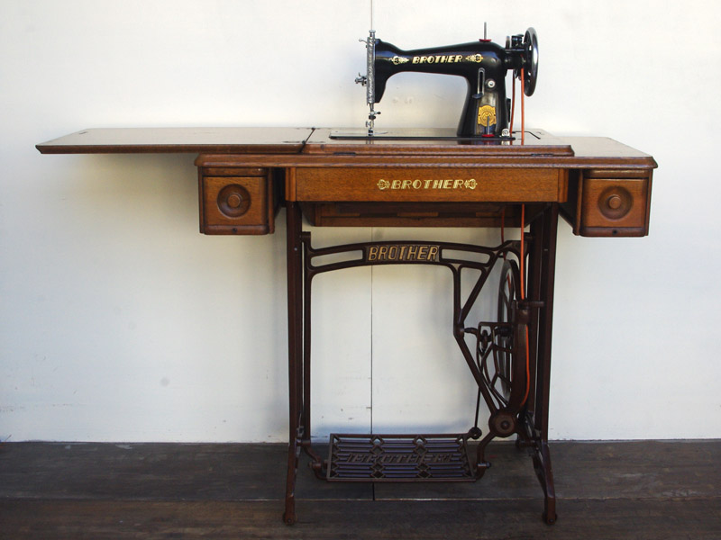 No.620 BROTHER ブラザー製 家庭用足踏みミシン：アンティークミシン