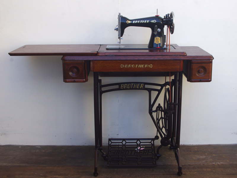 No.657 BROTHER ブラザー製 家庭用足踏みミシン：アンティークミシン