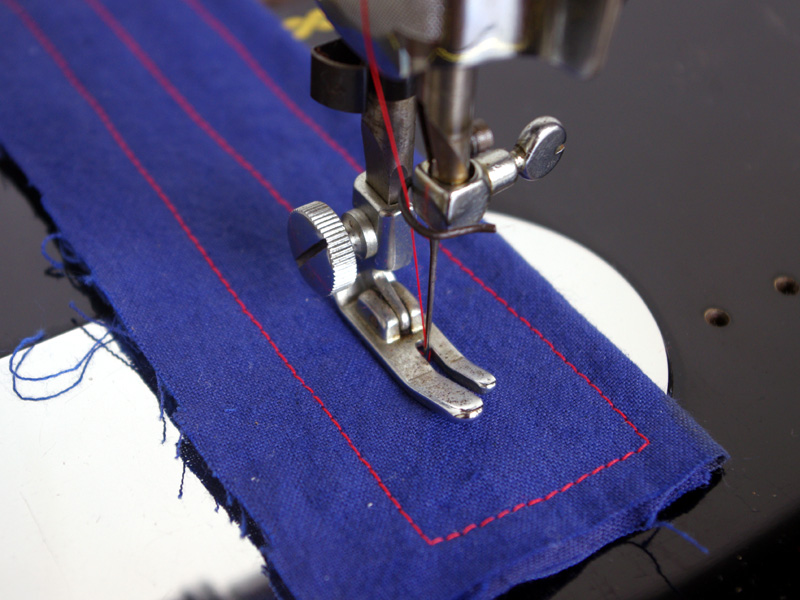 No.193 MITSUBISHI 三菱製 家庭用足踏みミシン：アンティークミシン