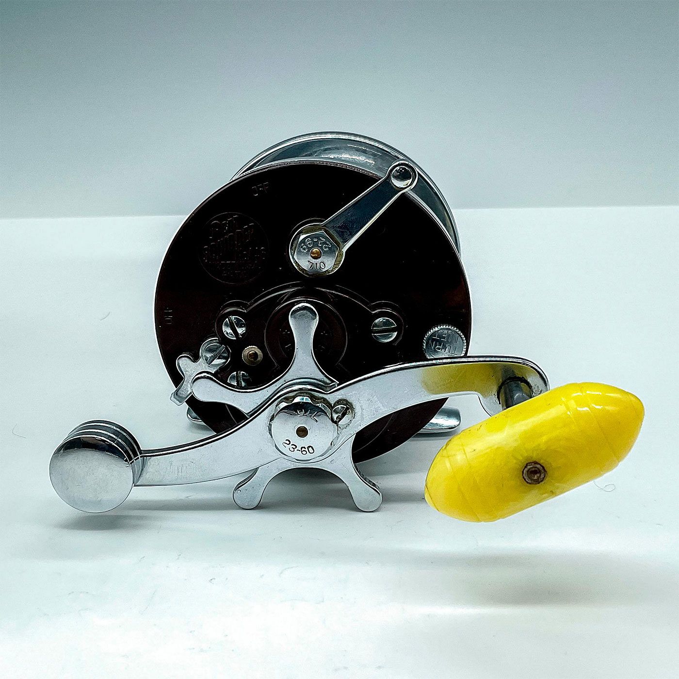 Vintage Penn Squidder Jr. No. 146 Casting Reel sold at auction on