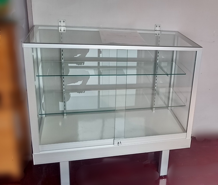 ファミリアⅡ平ケース納品│ガラスショーケースならチヨダディステム